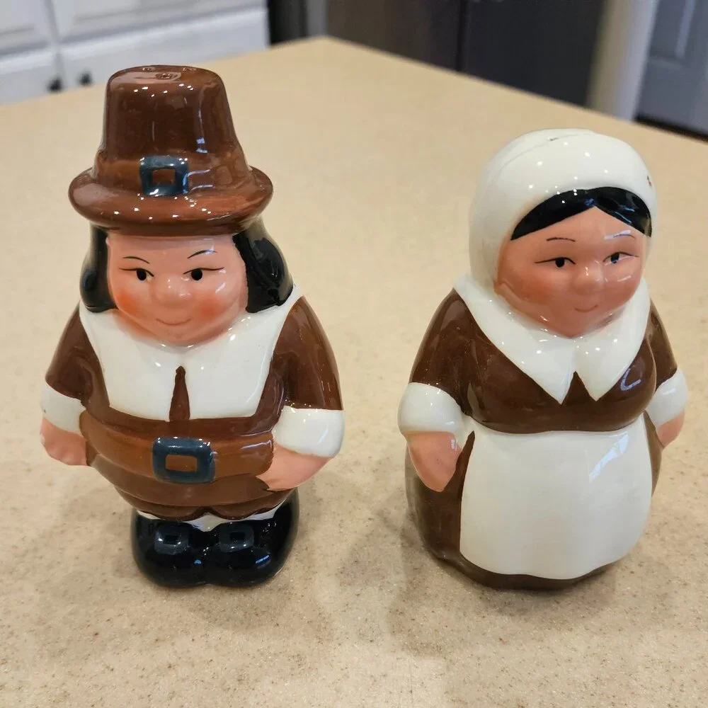 LIMITED PUBLIX CERAMIC THANKSGIVING FALL PILGRIM SALT & PEPPER SHAKERS SET